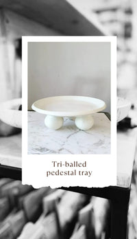 Tri-balled pedestal tray