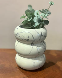 Short swirl planter