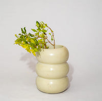 Short swirl planter